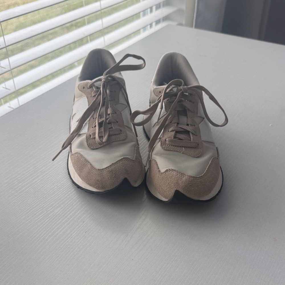 New Balance Women's Sneakers in Cream and Brown